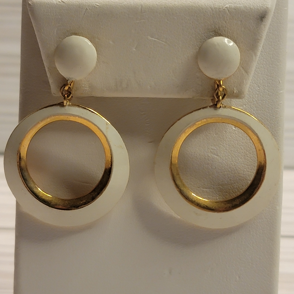 Vintage Crown Trifari White Enamel Gold Tone Geometric Dangle Clip Earrings